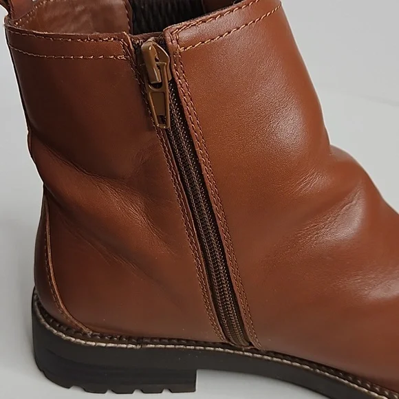 Lands' End Women's Side Zip Lug Sole Brown Chelsea Boot Size 9D (Wide) - Picture 7 of 11